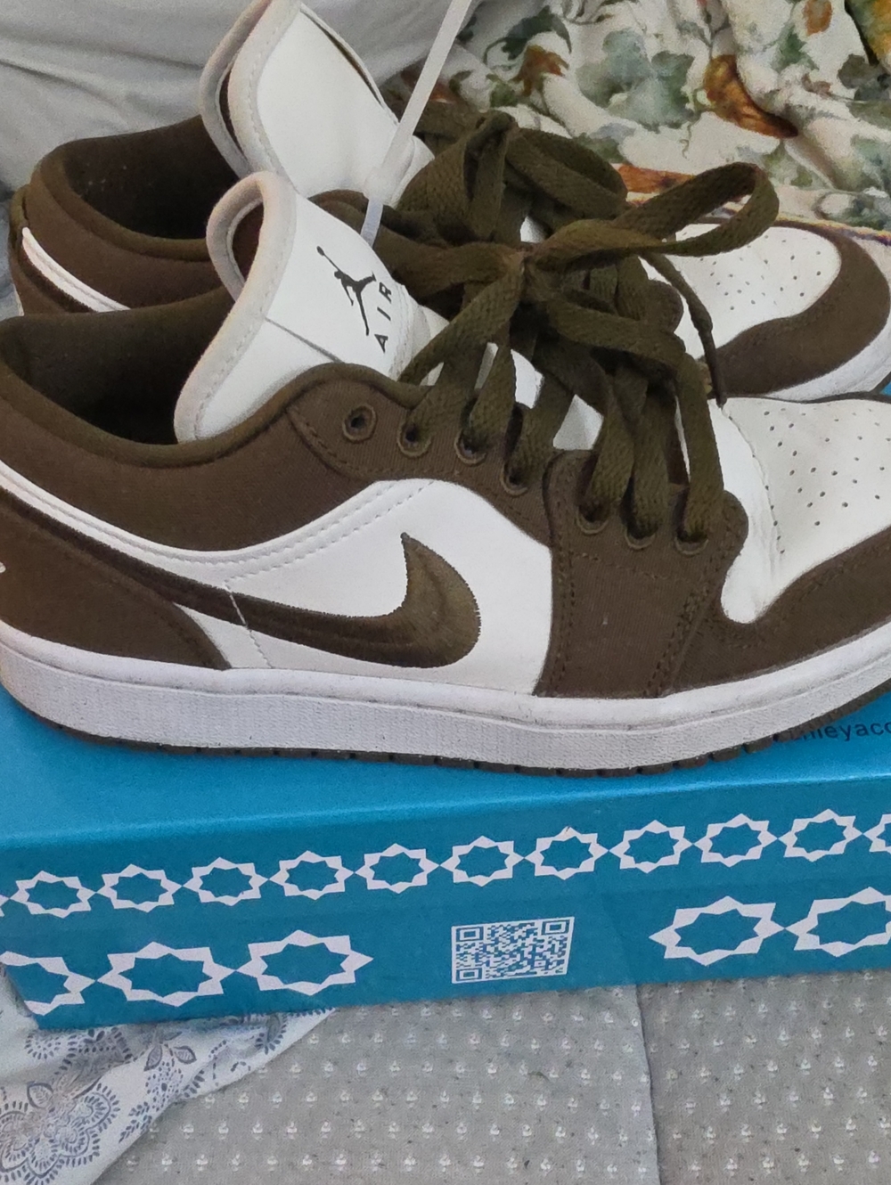 Nike Low-Top Sneakers in White and Olive